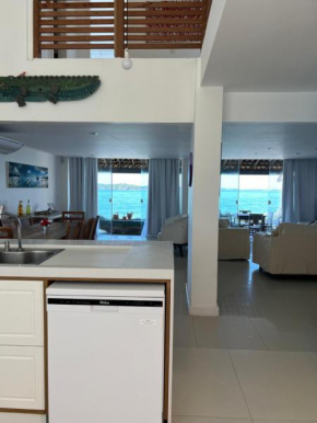 Búzios casa pé na areia em condomínio beira mar